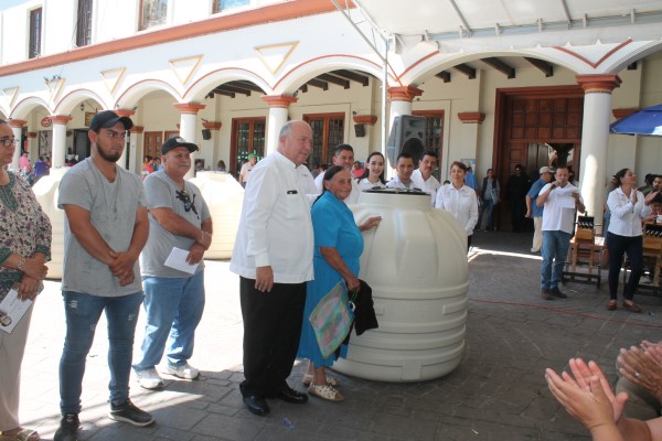 Entrega De L Minas Y Tinacos Gobierno De Tamazula De Gordiano Jalisco